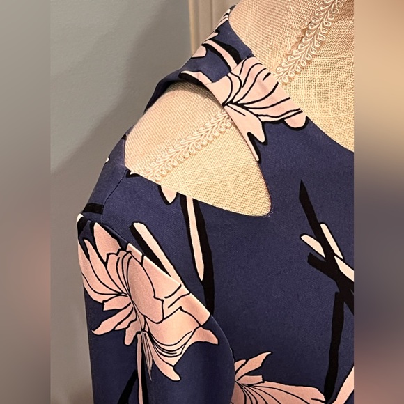 ๐ Ivanka Trump Floral Cut Out Shoulder Dress - Picture 10 of 15